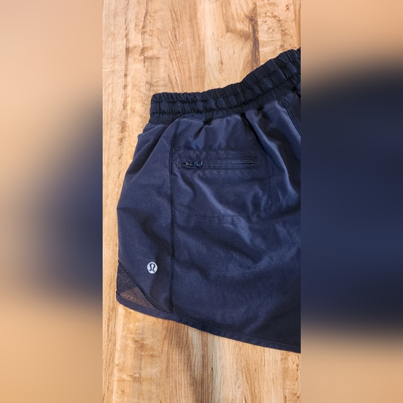 Lululemon hotty hot shorts - Picture 5 of 10